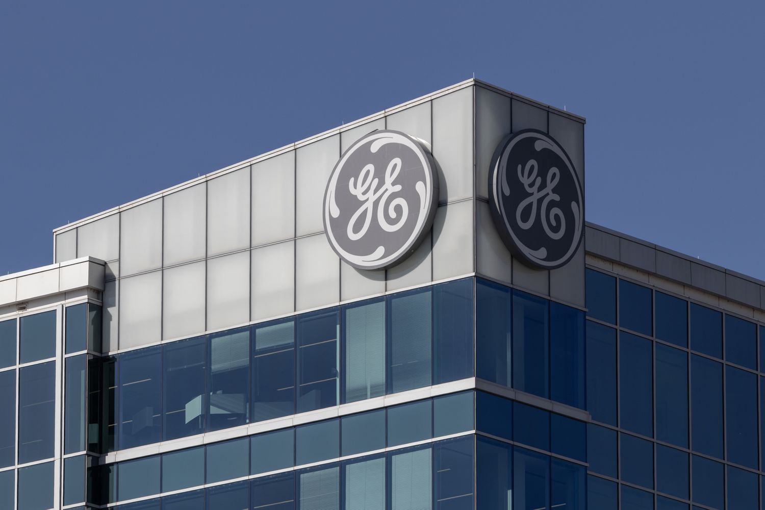 Storia del marchio: un secolo di pubblicità della General Electric (GE).